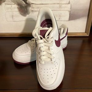 Nike Air Force 1 Size 5. Worn once, no stains. Perfect Condition.